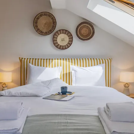 Authentic Living With A View By Lovelystay Apartment *