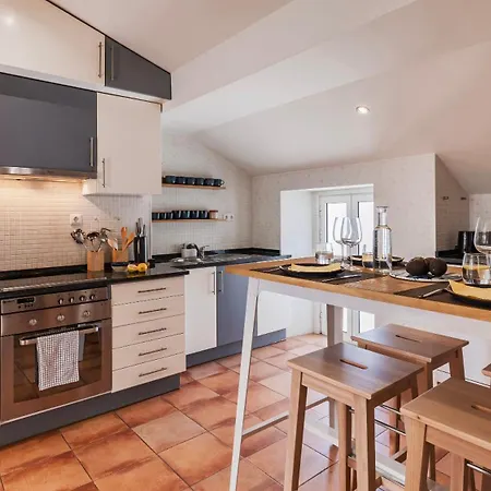 Authentic Living With A View By Lovelystay * Lissabon