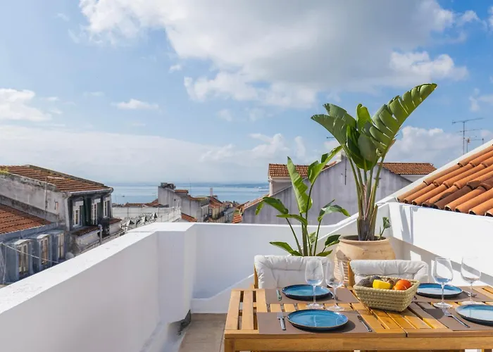 Authentic Living With A View By Lovelystay شقة