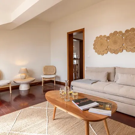 Authentic Living With A View By Lovelystay 아파트 *