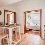 Authentic Living With A View By Lovelystay Lägenhet *