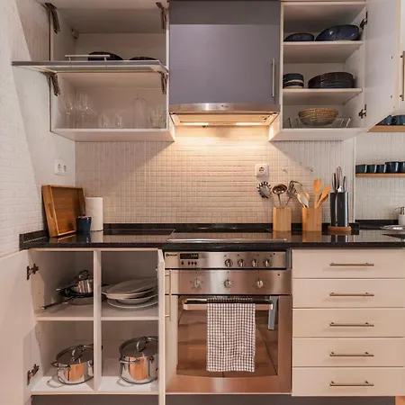 Authentic Living With A View By Lovelystay Apartman *