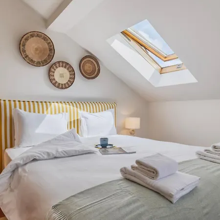 Appartamento Authentic Living With A View By Lovelystay Lisbona