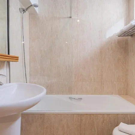 Authentic Living With A View By Lovelystay Apartamento *